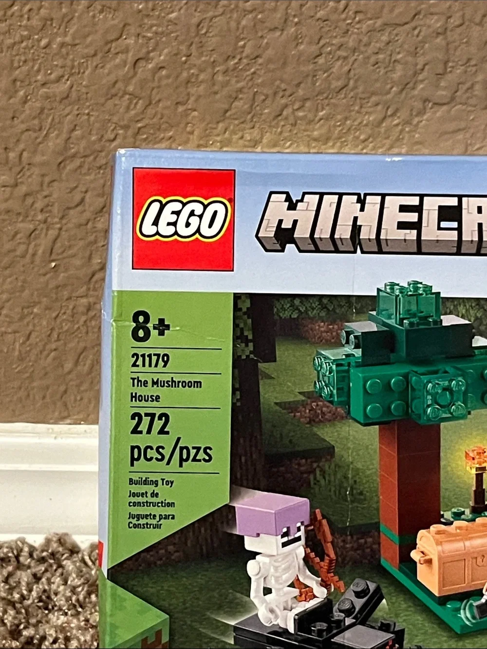 LEGO Minecraft The Mushroom House Set - Retired - Picture 2 of 13